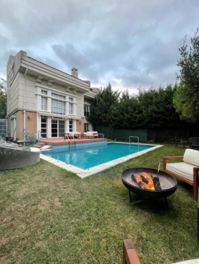 Private Villa Near the Sea,4+1,Pools,Sauna,Jacuzzi